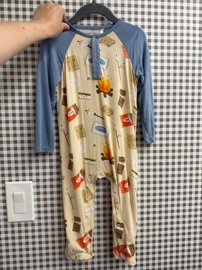 Angel Dear Blue-Sleeve S'mores Print Baby Romper